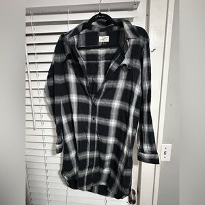 Universal Thread Black and White Plaid tunic